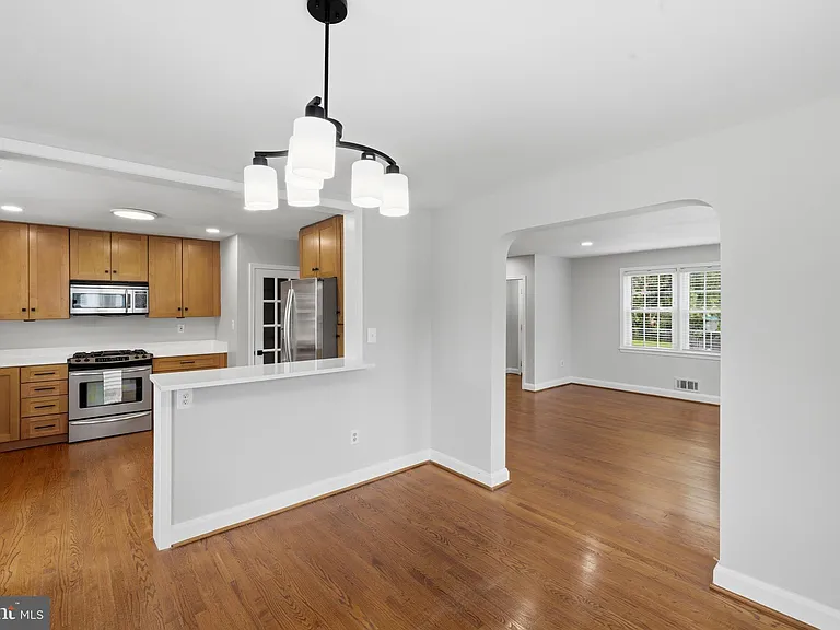 8132 Pleasant Plains Rd — Photo 9
