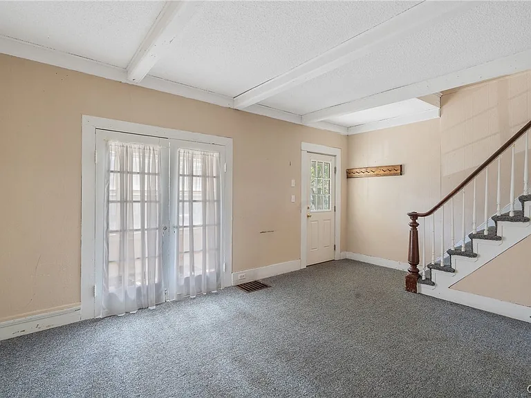39 John St — Photo 2