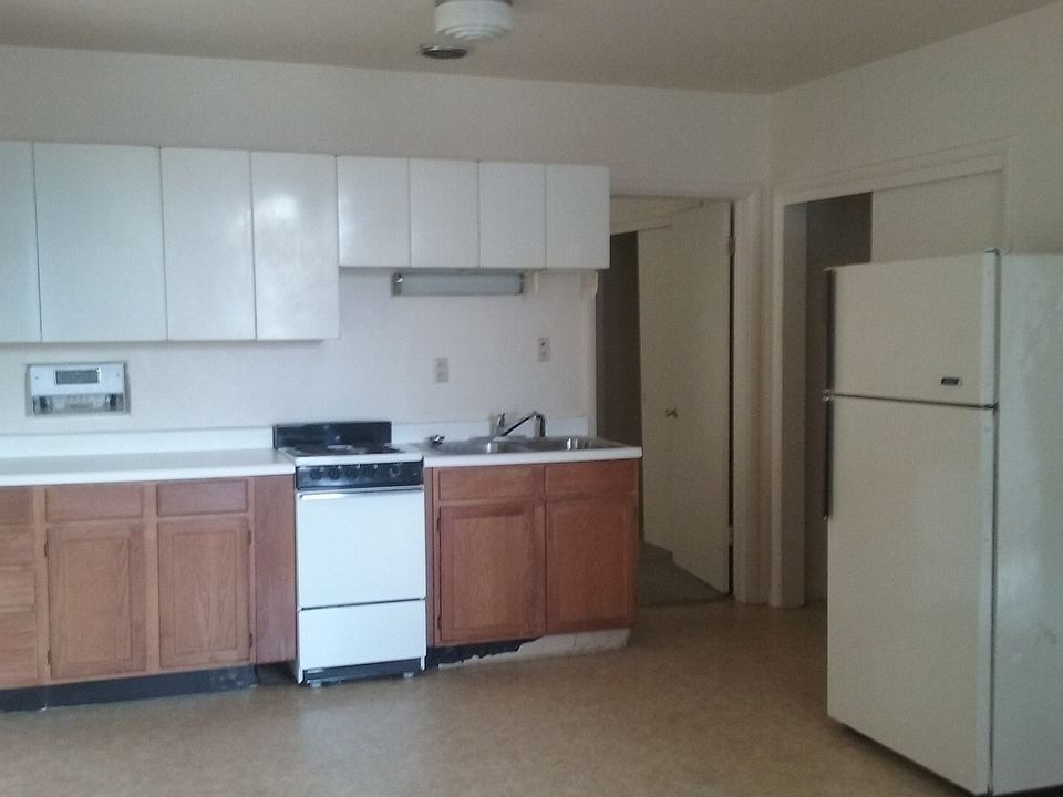 2nd image of 106 N 6th St #1
