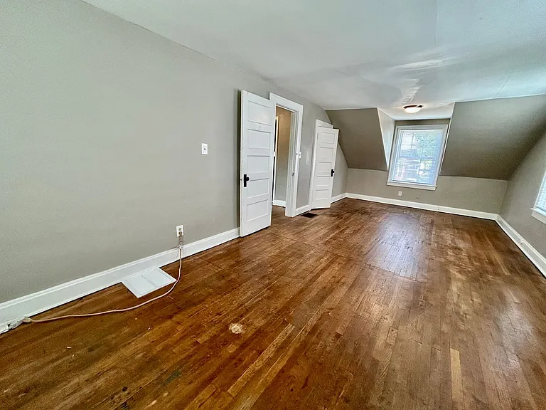 321 S 3rd St — Photo 17