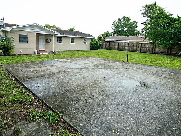 3rd image of 102 6th Jpv St