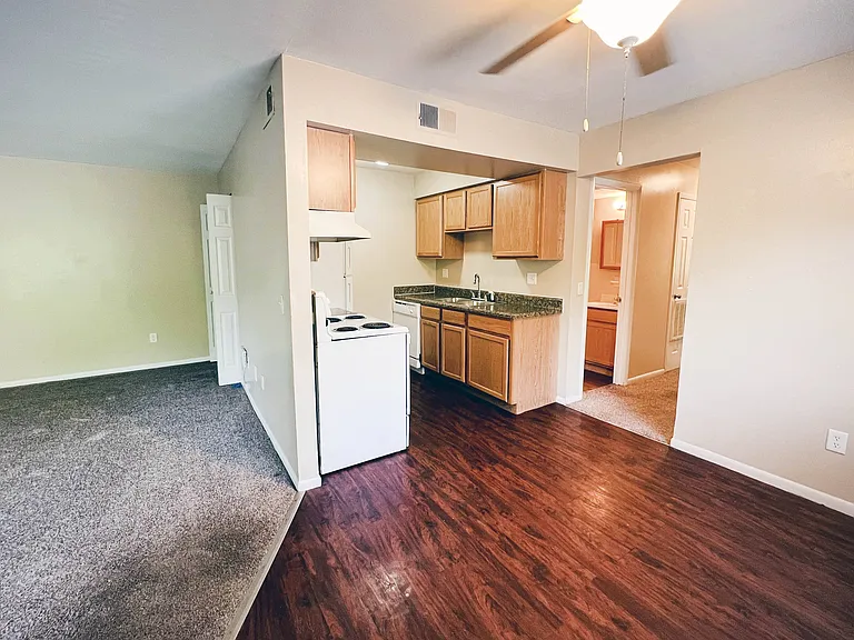 Sharondale Woods Apartments — Photo 69