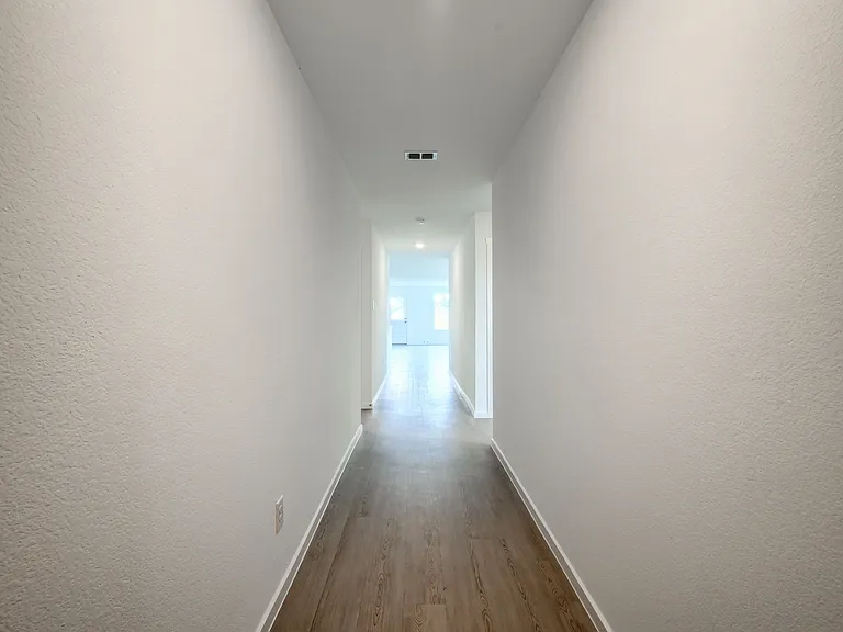 201 Cattail Ln — Photo 4