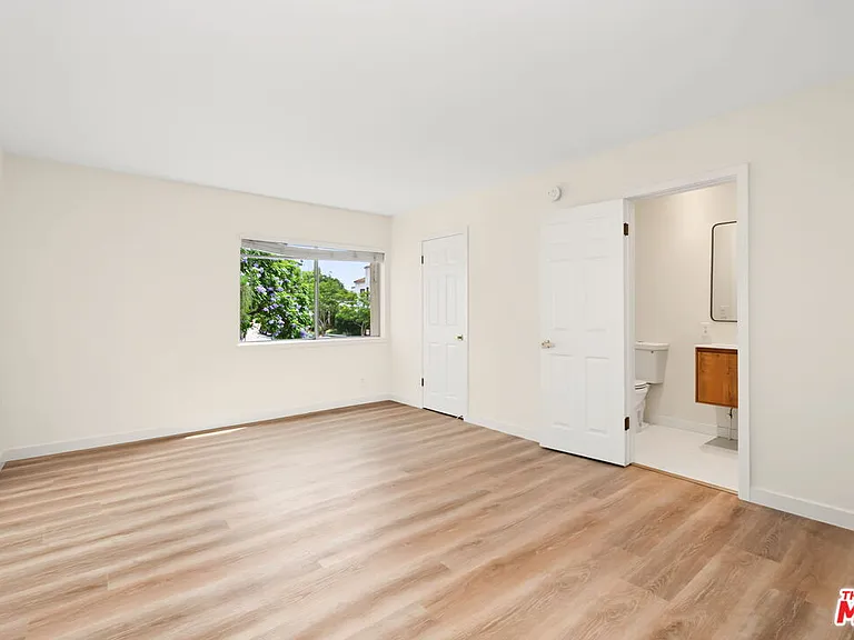 1831 Prosser Ave #208 — Photo 9