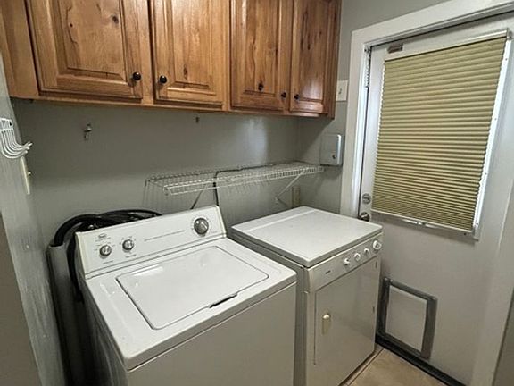 4th image of 1500-1502 W School St