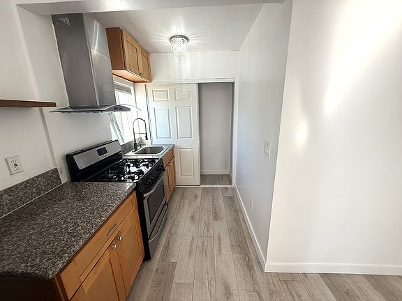 4th image of 4407 Logan Ave #2