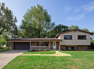 241 Wellington Dr, Crystal Lake, IL 60014
