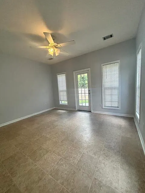 3 bed, 2.0 bath, 1524 sqft, $1,800 — Photo 4