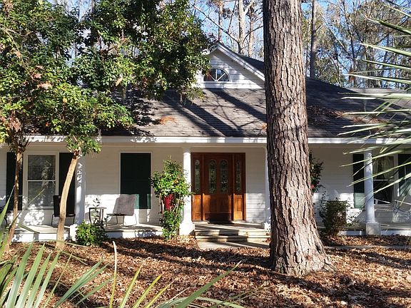 Lowcountry cottage on quiet cul-de-sac.
