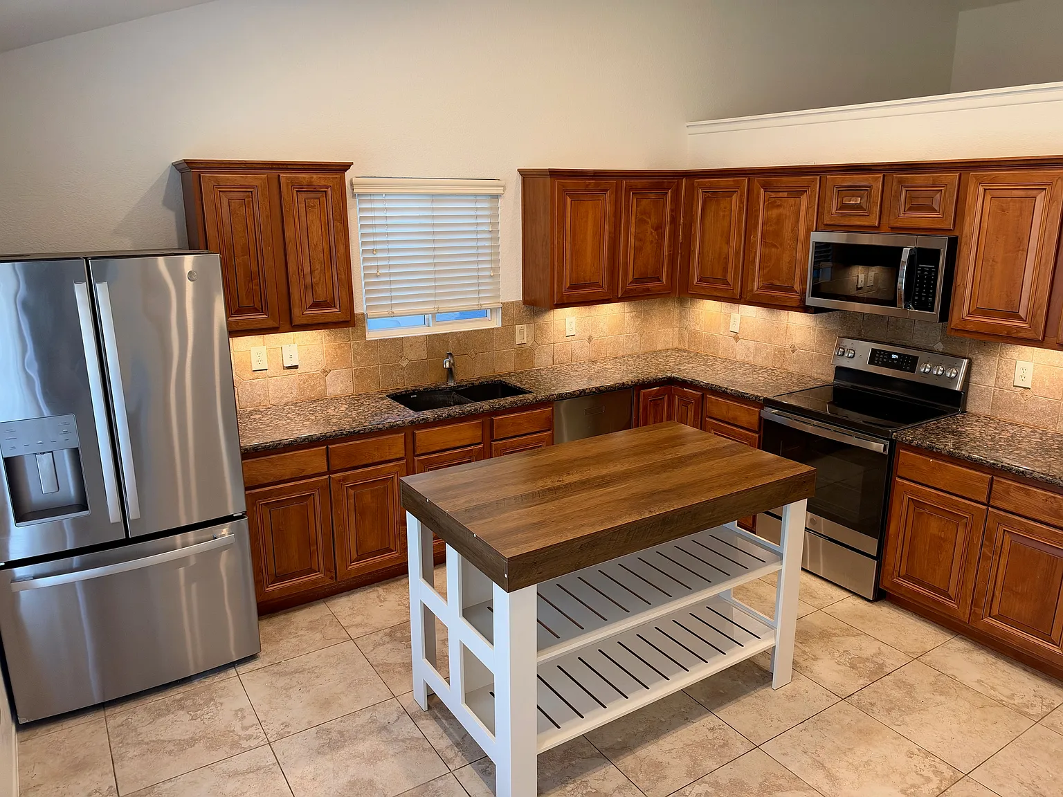 3 bed, 1673 sqft, $2,590 — Photo 3