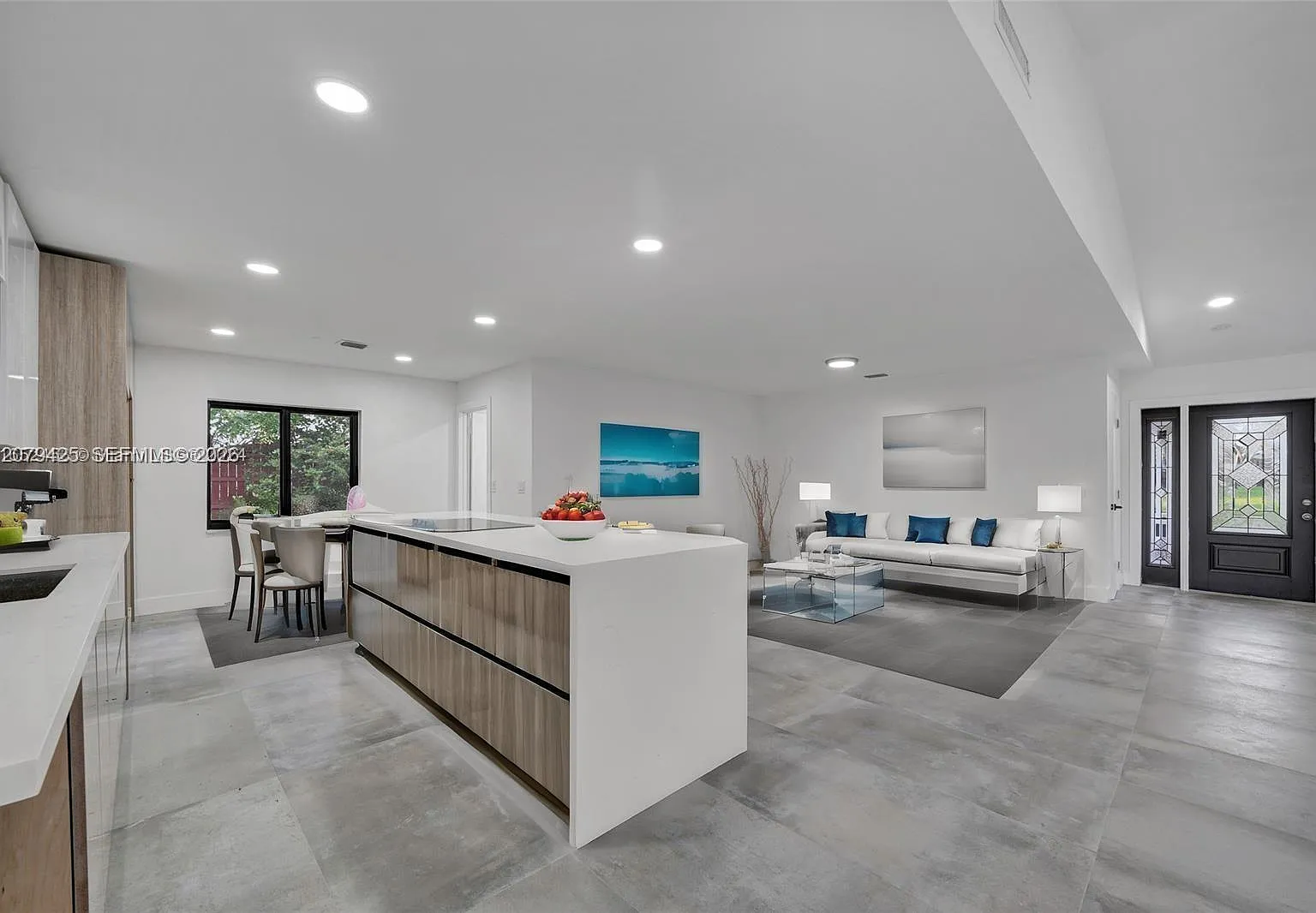 Lakeview — Photo 3