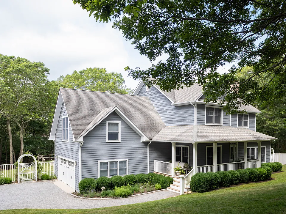 4 Fairway Dr