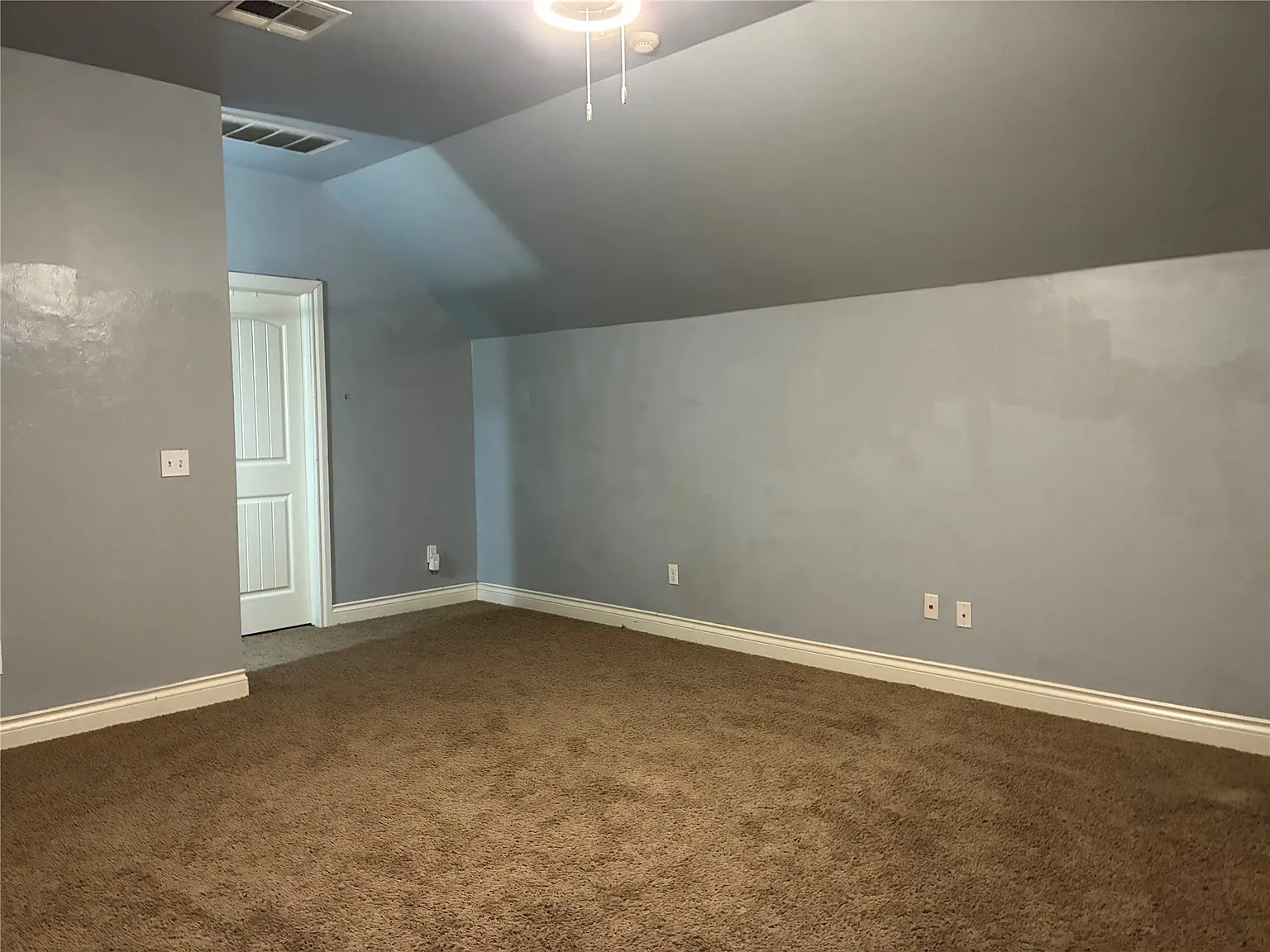 4 bed, 2.5 bath, 2072 sqft, $850 — Photo 4