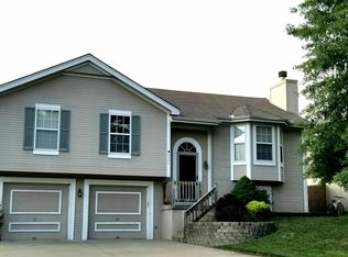 8004 S Church Rd, Pleasant Valley, MO 64068