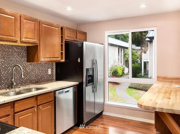 1610 103rd Ave NE APT S4, Bellevue, WA 98004