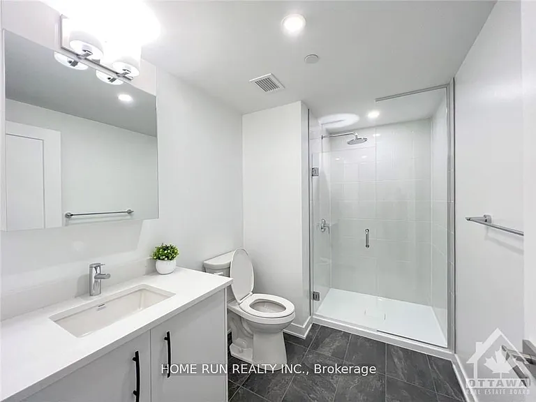 340 Queen St #1710 — Photo 7