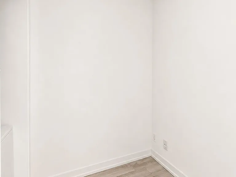 33 Helendale Ave #1012 — Photo 21