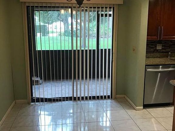 5th image of 4725 Oak Terrace Dr
