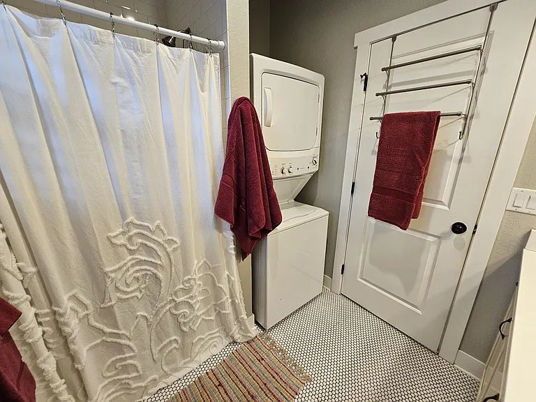 302 E Geneseo St #B — Photo 11