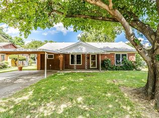 824 Walter Dr, River Oaks, TX 76114