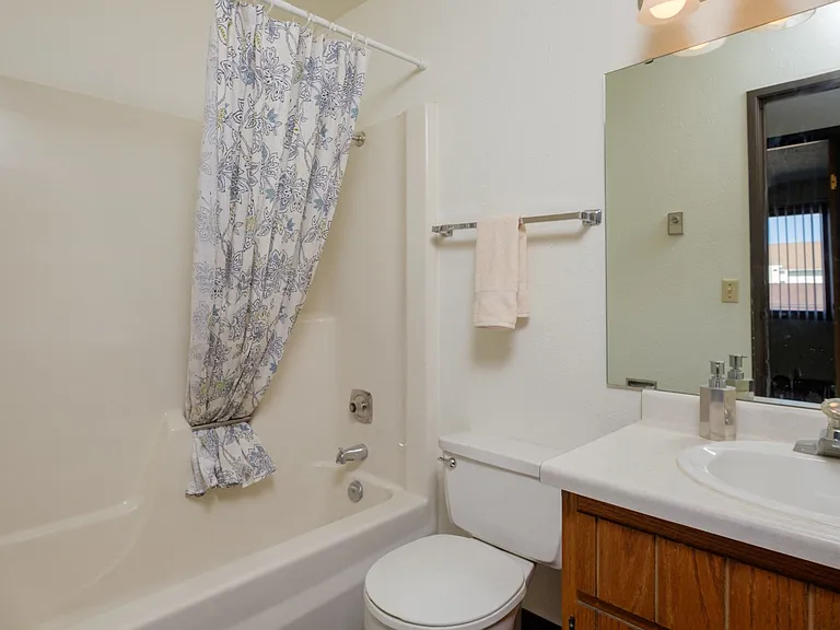 Fargo, ND Countryside Apartments | Bathroom