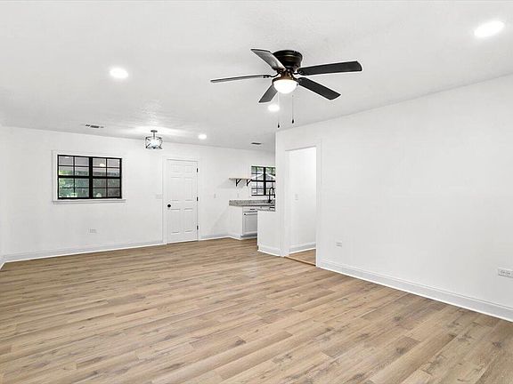 4th image of 1410 N Park Ave