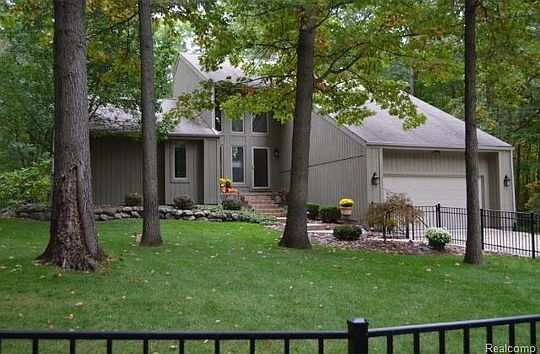 1st image of 3585 Hillandale Dr