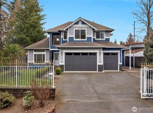 360 NE 167th St, Shoreline, WA 98155