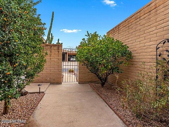 3rd image of 10083 N Valle Del Oro Dr