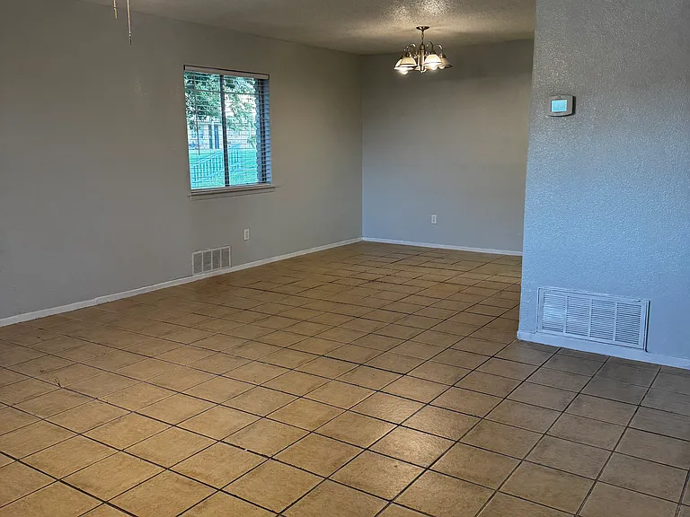 New Riviera Apartments — Photo 28