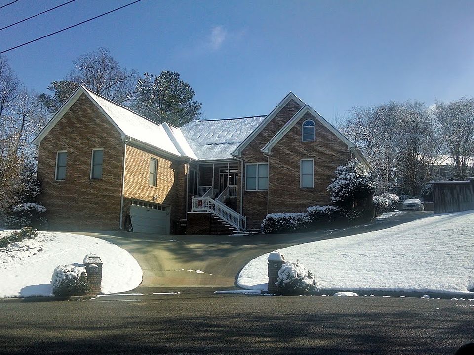 2nd image of 1605 Ridgefield Ln