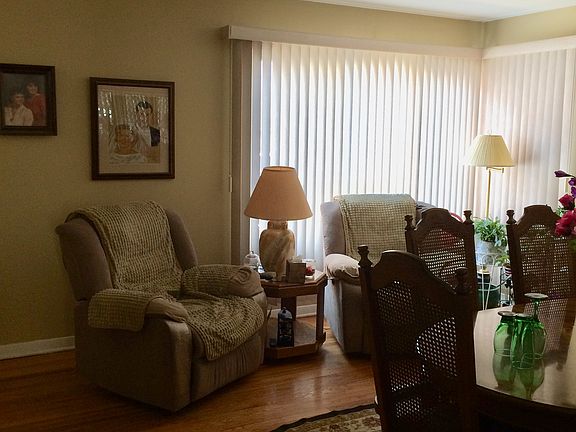 3rd image of 7846 W Lawrence Ave Unit G