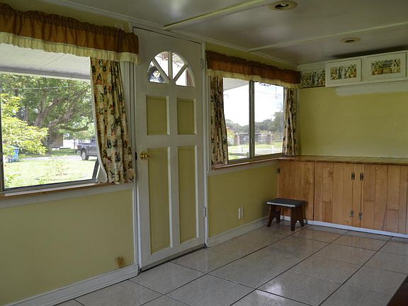 3rd image of 172 Anita St