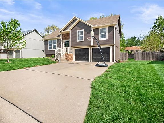 4th image of 930 NW Scenic Dr