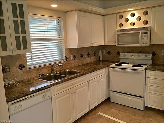 5th image of 2140 SE 1st Ave