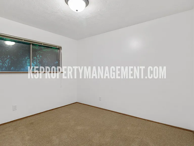 Town and Country Apartments — Photo 16
