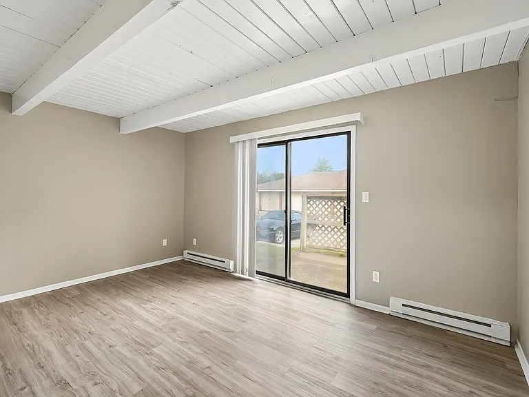 Abbington Village Apartments — Photo 18