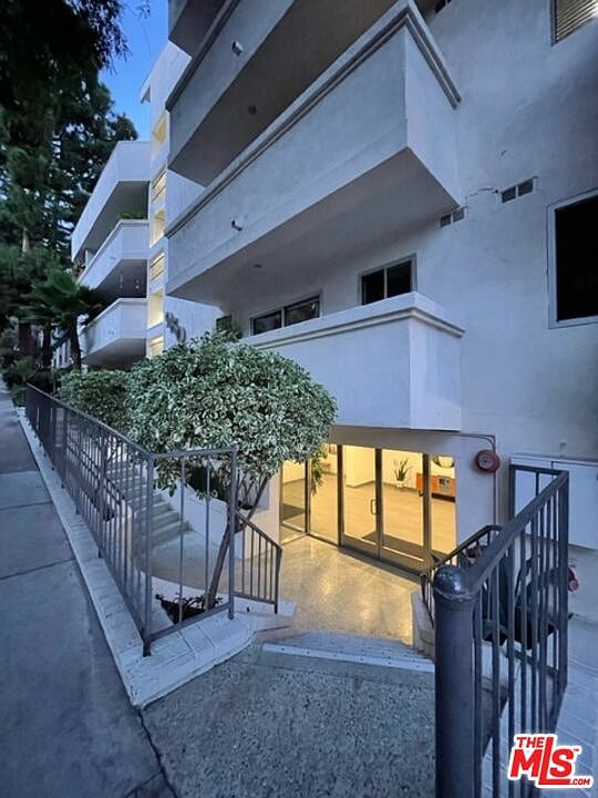1st image of 960 Larrabee St APT 328