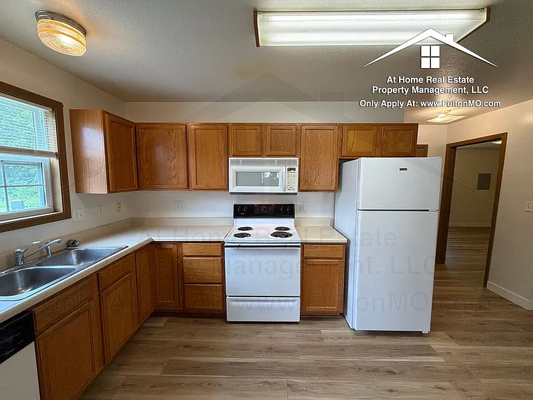 469471 Law Ct — Photo 9