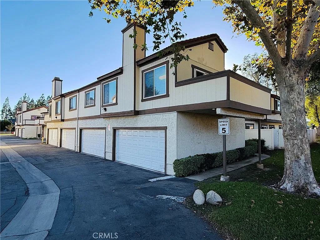 2 bed, 1.5 bath, 1232 sqft, $2,400 — Photo 1