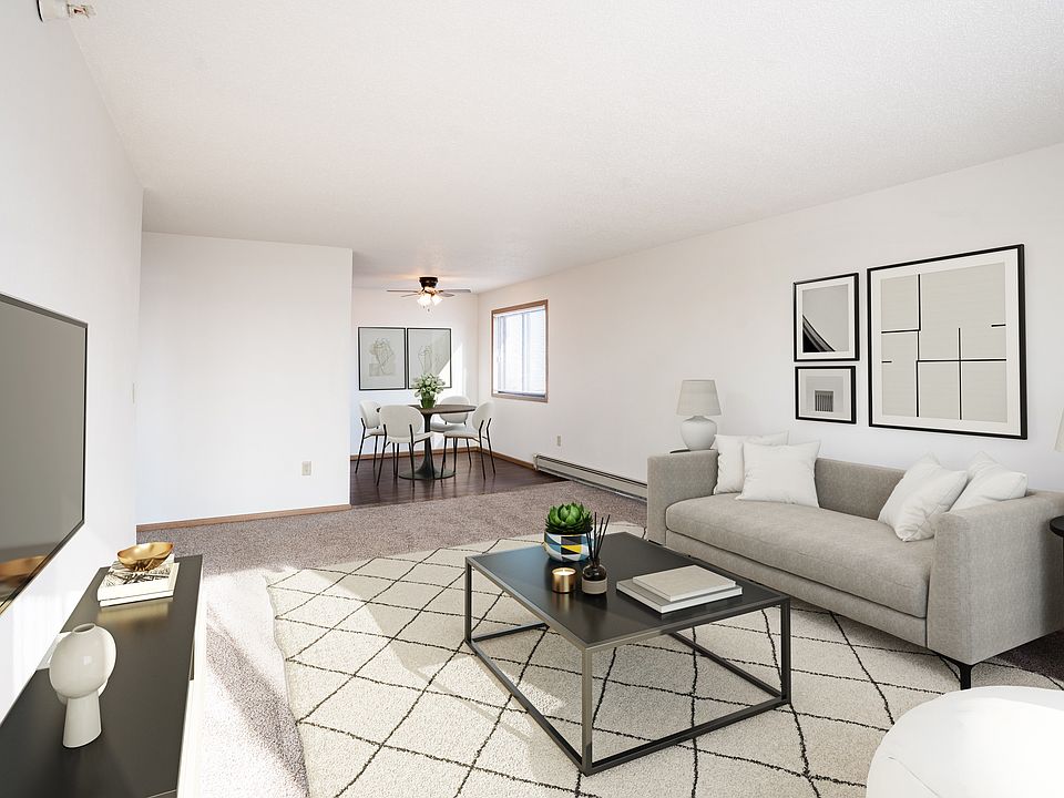 Fargo, ND Fieldstone Apartments | 21A | Living