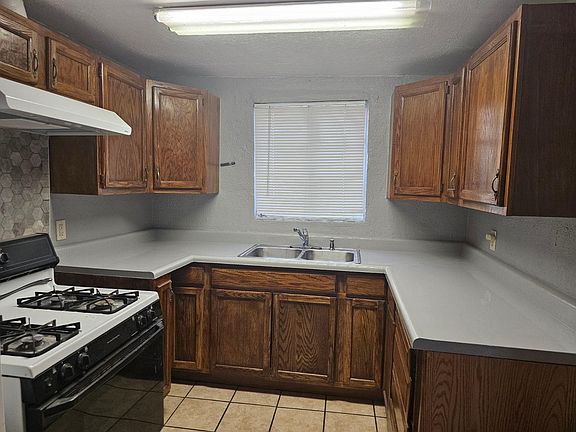 5th image of 420 E Picacho Ave