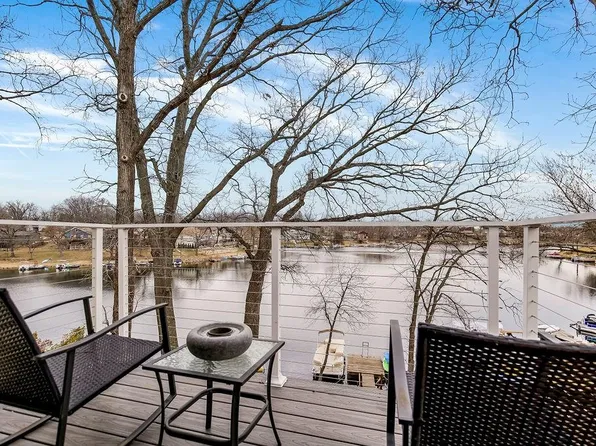 775 NW South Shore Dr, Lake Waukomis, MO 64151