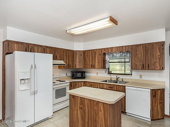 5th image of 3297 Fairview Dr