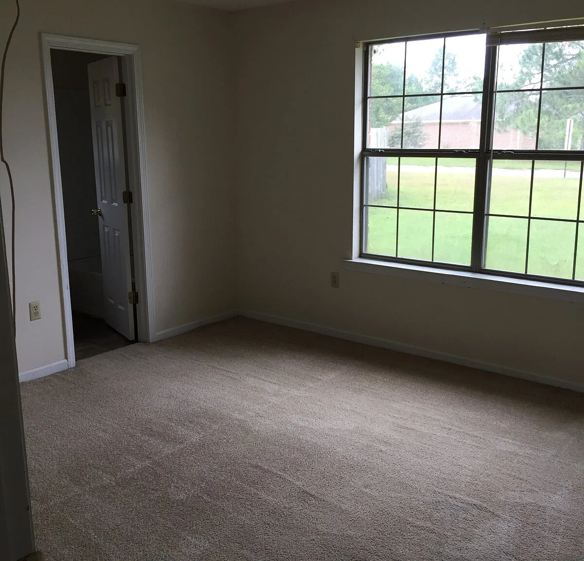 3 bed, 2.0 bath, 1092 sqft, $1,600 — Photo 2