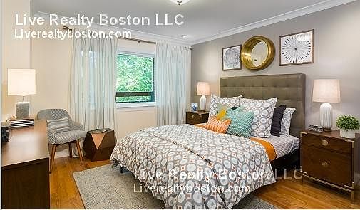 2nd image of 1468 Beacon St