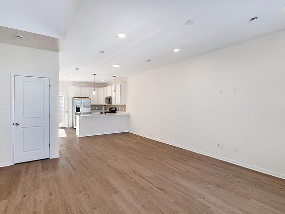 4th image of 6169 Rushing Ave