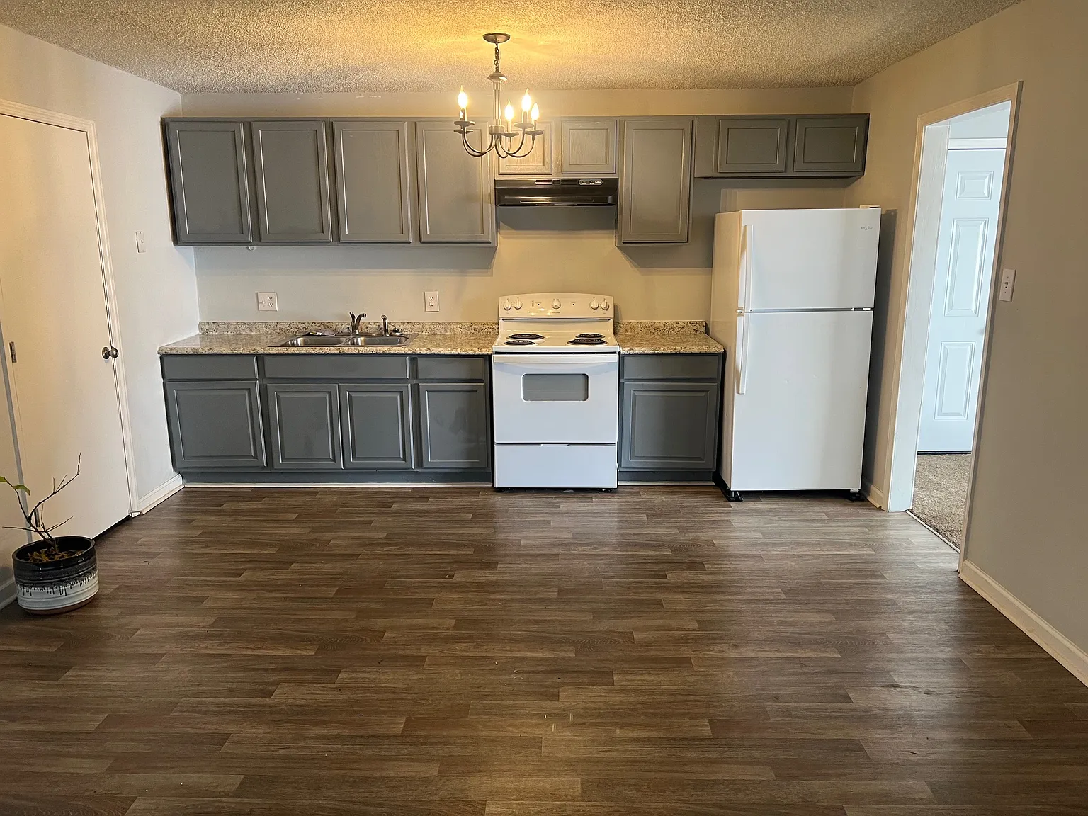 2 bed, 1035 sqft, $900 — Photo 2