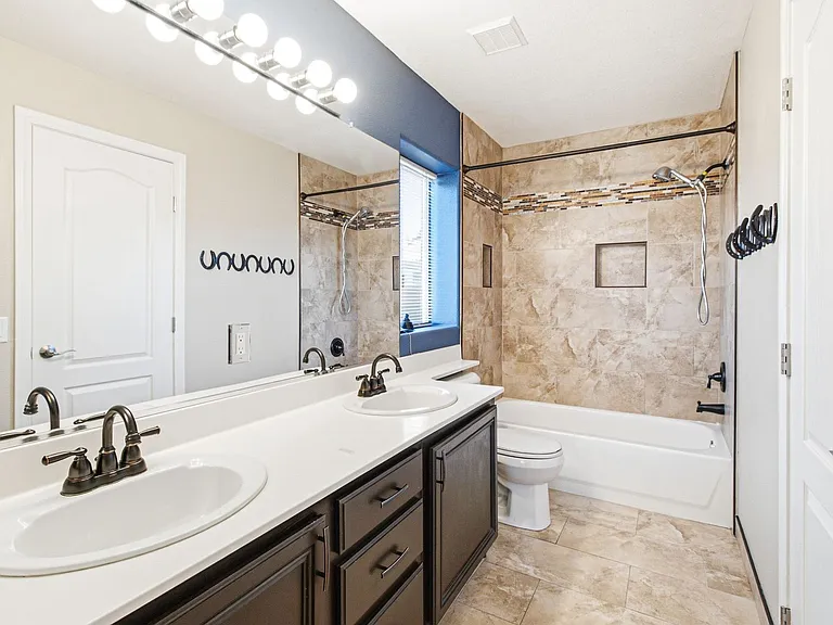 1049 Noble Isle St — Photo 34