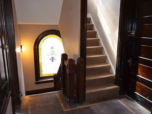 5th image of 301 W McMillan St